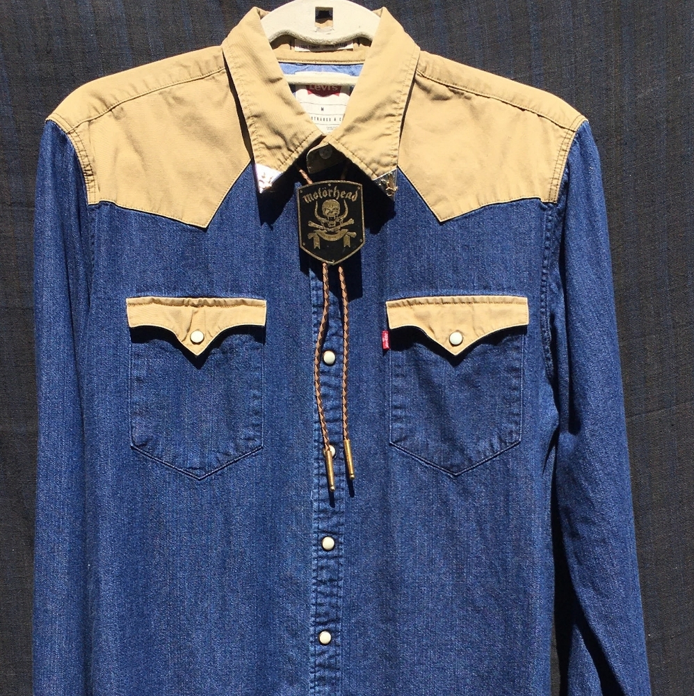 Limited Edition Levi's Barstow Med.